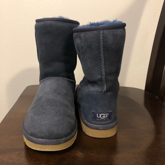 navy blue classic uggs